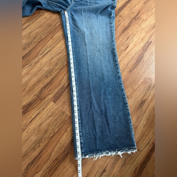 CLEO + WOLF Medium Wash High Rise Loose Distressed Jeans Women’s Size 29 - Picture 14 of 16